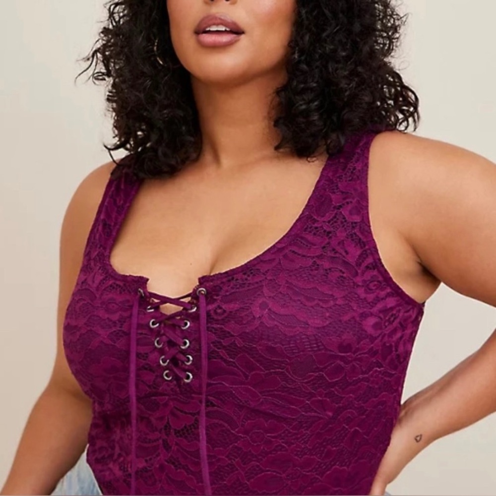 Torrid Cranberry Red Sleeveless Tie Front Bodysuit sz 0